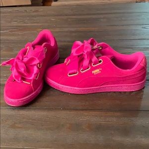 Suede pink pumas